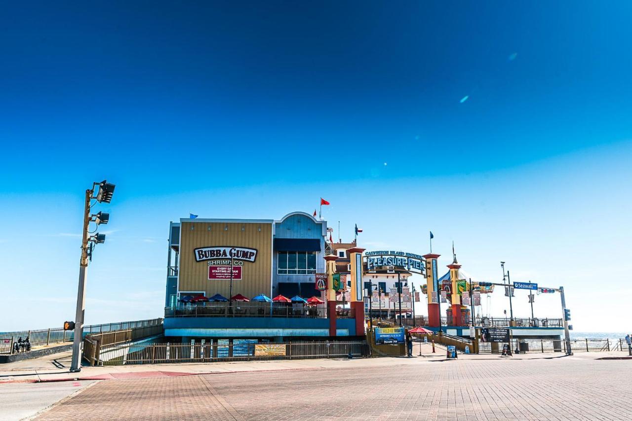 Blue Skies Ahead Quick Walk Into Town And Beach Galveston Luaran gambar